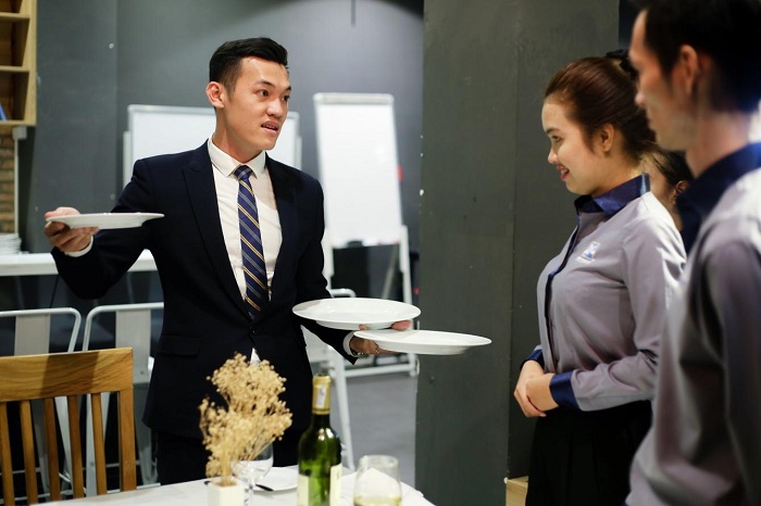 Lĩnh vực Quản trị khách sạn tương đối rộng lớn, có nhiều cơ hội việc làm cho người học